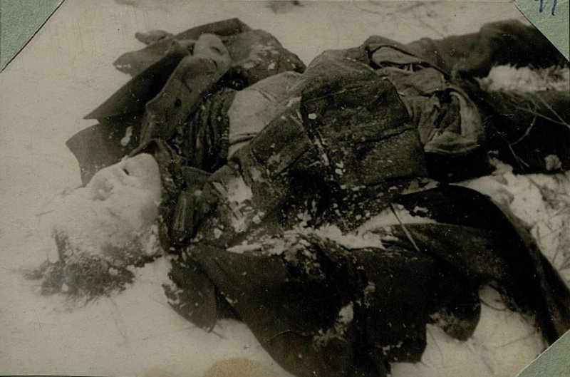 Фотография: Немецкий солдат за грабеж населения убит колхозниками села Кузминское