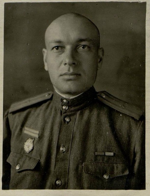 Фотография: Заместитель командира полка по политчасти гвардии майор товарищ Пляскин