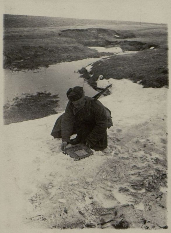 Image: Sergeant Golubkov removes a new German mine WBMi-1