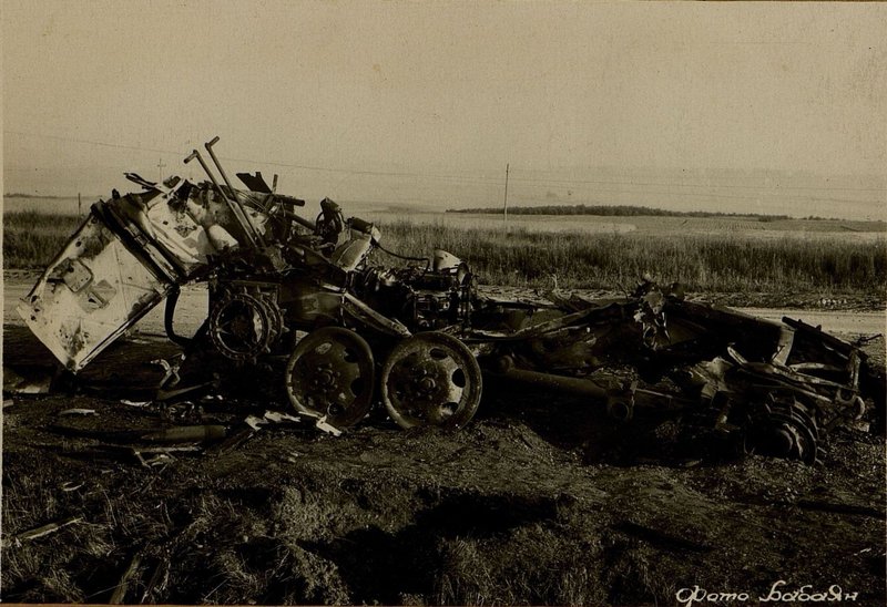 Image: A car destroyed by a direct hit from an anti-tank aerial bomb (PTAB) near Lupolovo