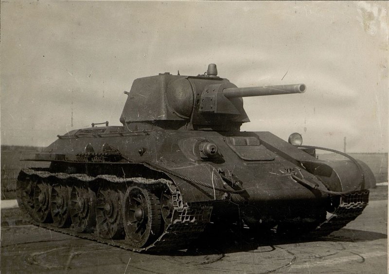 Фотография: Средний танк Т-34 (огнемётный)