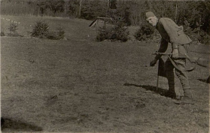 Image: On the field of throwing grenades