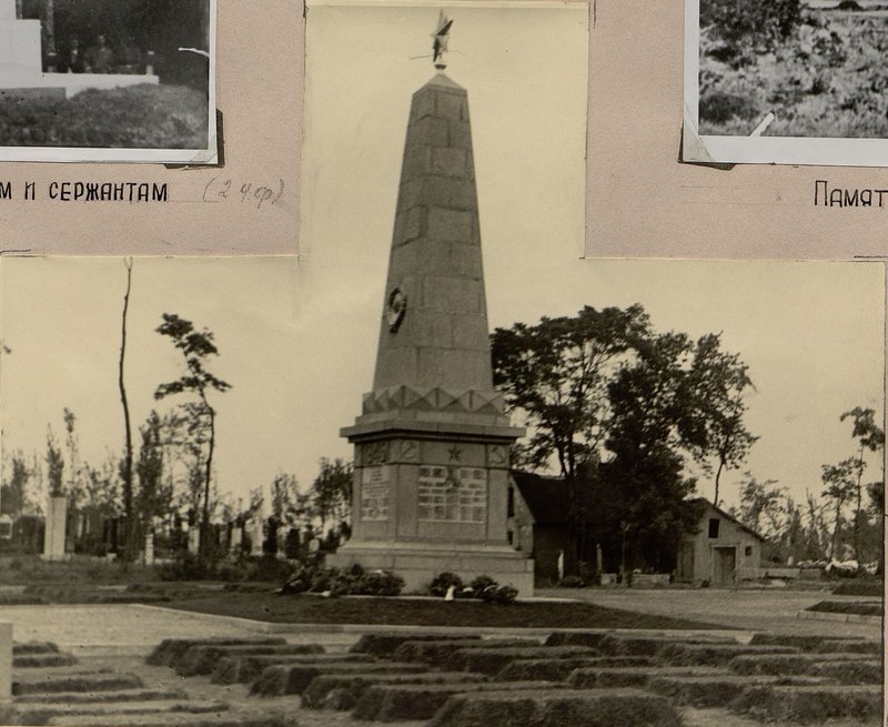 Image: Monument to the fallen officers