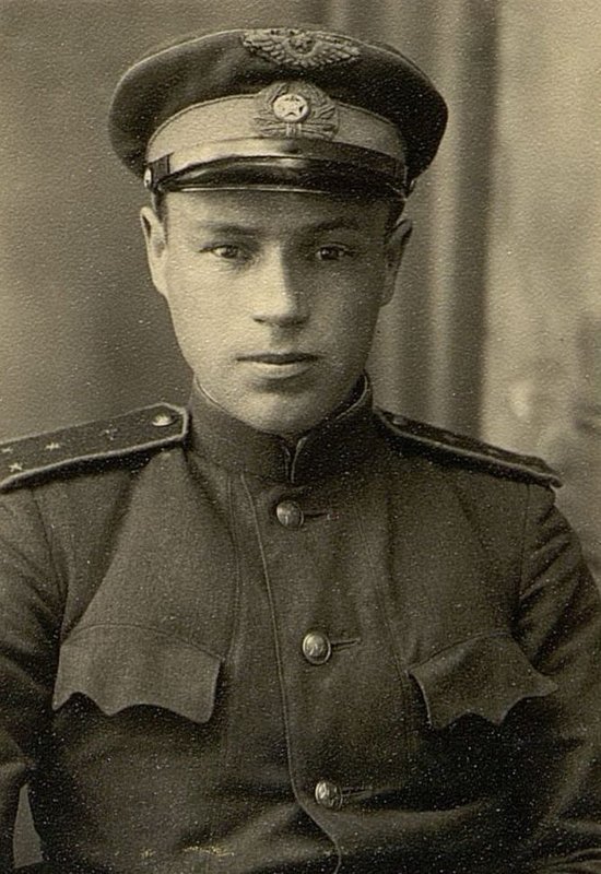 Фотография: Помощник по технической части Старший техник лейтенант Байтус С.И.