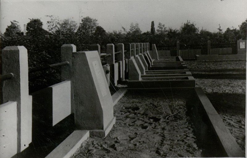 Image: Vats. Military cemetery site