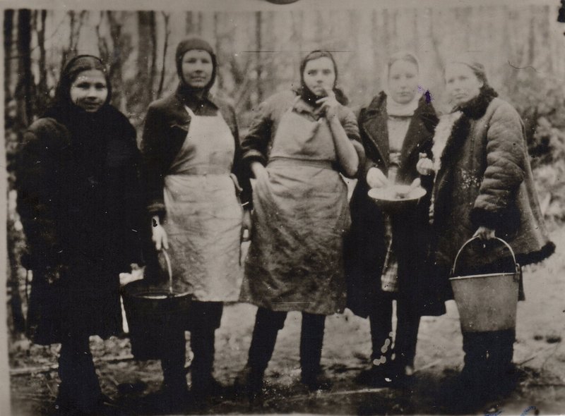 Партизанки отряда имени М.Н.Чернака бригады имени И.В.Сталина Брестского соединения. Белоруссия, 1944 г.