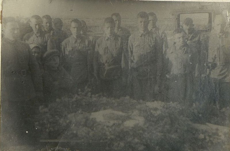 Фотография: У гроба гвардии сержанта Поксиваткина