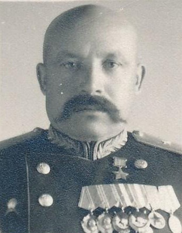 Герой Советского Союза генерал-майор Гнечко Алексей Романович. Участник гражданской войны, участник Великой Отечественной войны. Командующий Камчатским оборонительным районом 2-го Дальневосточного фронта