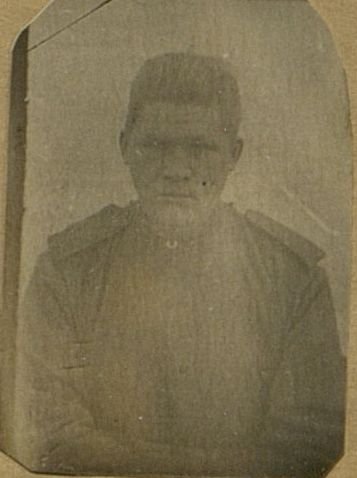 Фотография: Младший лейтенант Леонид Степанов комсорг 1-го батальона