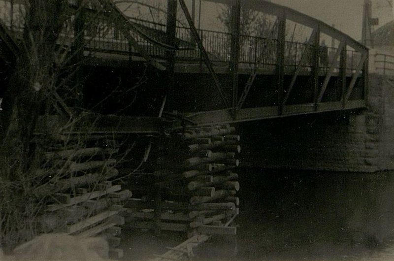 Фотография: Усиленный железный мост в Годонин
