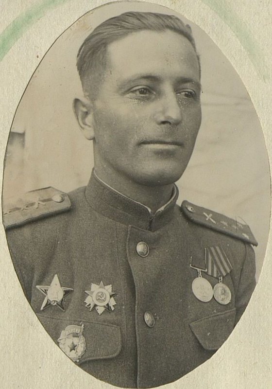 Фотография: Парторг дивизиона гвардии капитан Попко
