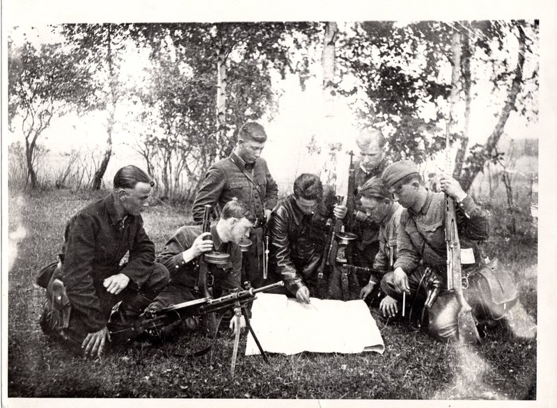 Partisans of the named after A.V. Suvorov Detachment of the M.V. Molotov Brigade of the Pinsk Formation develop the Zakozelskaya operation. Belarus, 1943