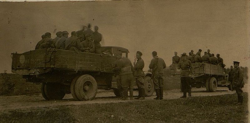 Фотография: Выезд на задание 1-й роты. Взвод Копылова выезжает погруппно на задание по минированию в тылу противника