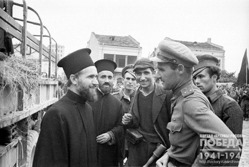 Soviet officer talks with Bulgarian priests