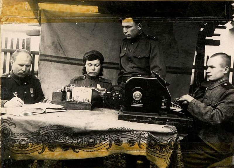 Фотография: Связисты за работой