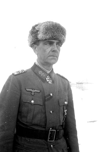 Пленный командующий германской 6-й полевой армией фельдмаршал Фридрих Паулюс