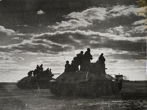 В районе Сталинграда. Танки с десантом