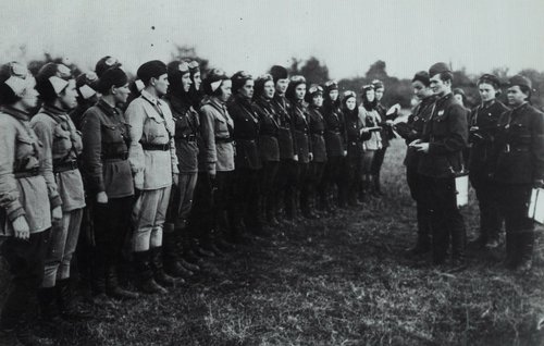 Командир 588-го ночного бомбардировочного полка (в 1943-м переименован в 46-й гвардейский Таманский) Е.Д. Бершанская