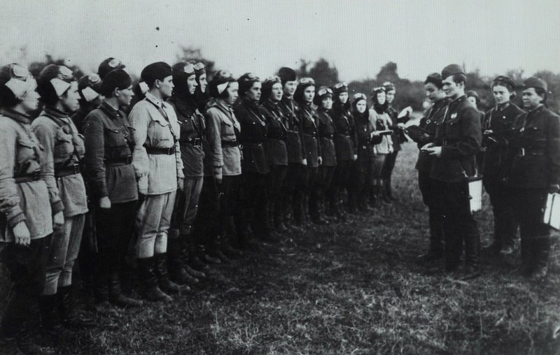 Командир 588-го ночного бомбардировочного полка (в 1943-м переименован в 46-й гвардейский Таманский) Е.Д. Бершанская