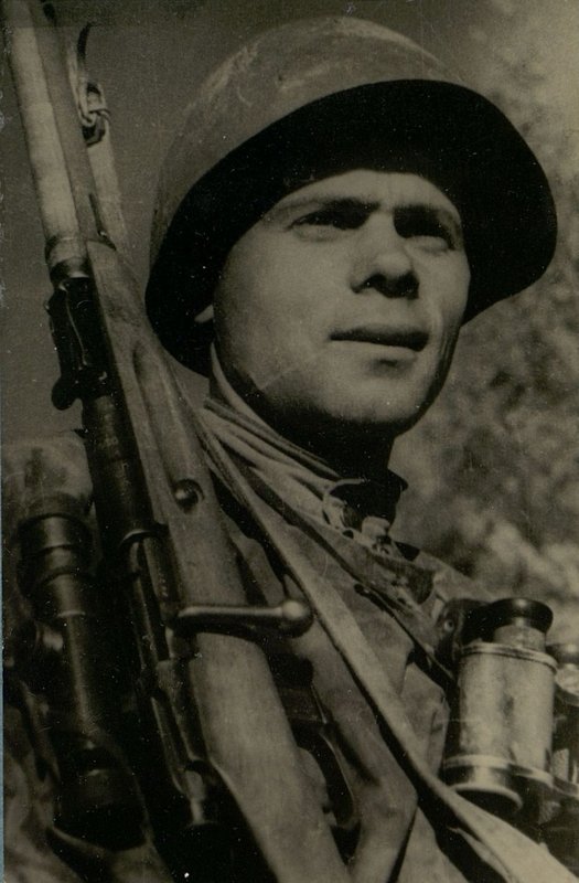 Фотография: Я. Мовчанов уничтожает 49 немцев