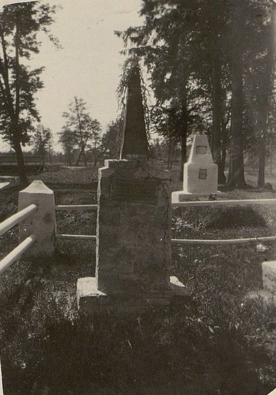 Image: Military burial of the military doctor Nadezhda Stepanovna Vorobyeva, Skidel, on the eastern outskirts, on the left bank of the river. Skidlyanka, 57 m from the bridge