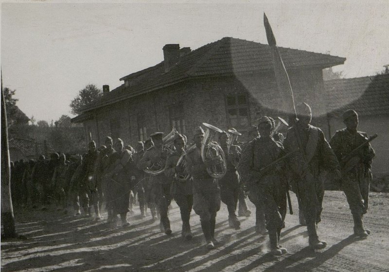 Фотография: Войска армии вступили на территорию Румынии