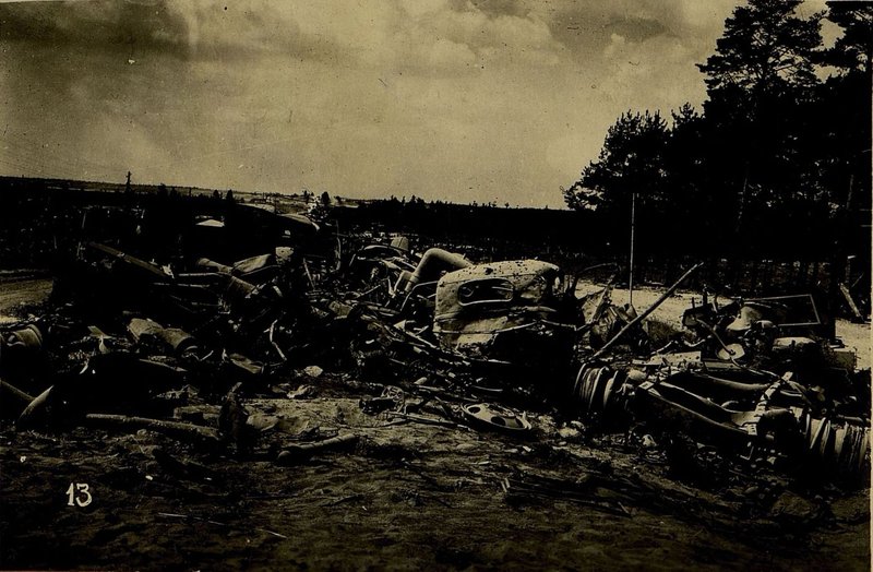 Image: View of the cars destroyed by attack aircraft on the Mogilev-Minsk highway in the Vasilevshchizna area