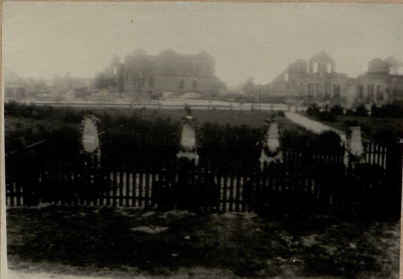 Фотография: Могилы № 1, 2, 3, 4, г. Свислоч, сквер городской площади