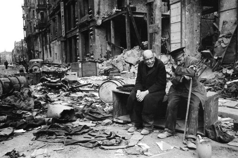 "Why the war?» A blind man with a guide. Berlin