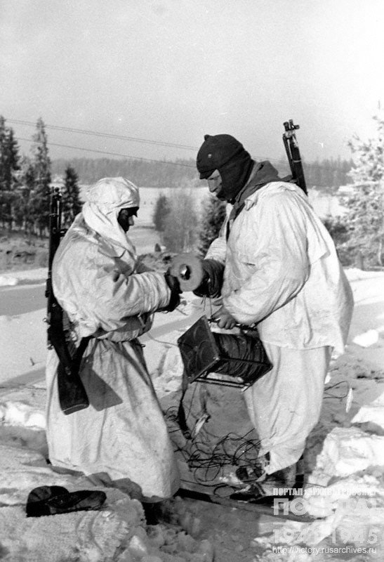 Signalmen on the frontline near Kemyar station