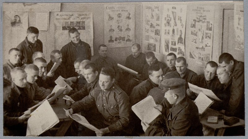 Фотография: Альбом "История 28 автомобильного полка, 1943-1944 гг."