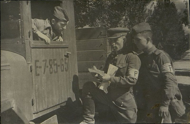 Фотография: Поверка путевых документов