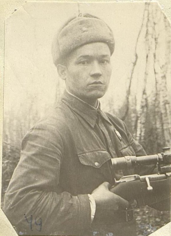 Фотография: Старший краснофлотец Рогозин Ф.А. уничтожил 8 белофиннов