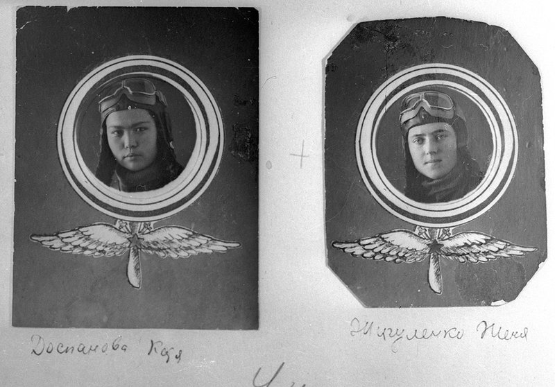 Портреты летчиц 46-го женского авиационного полка Таманской дивизии Хиуаз (Катя) Доспановой и Евгении Жигуленко