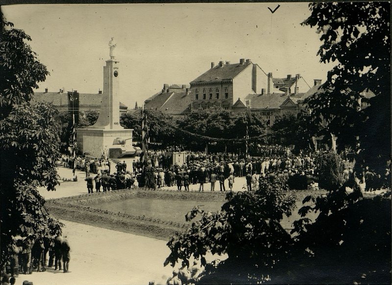 Фотография: В день открытия памятника