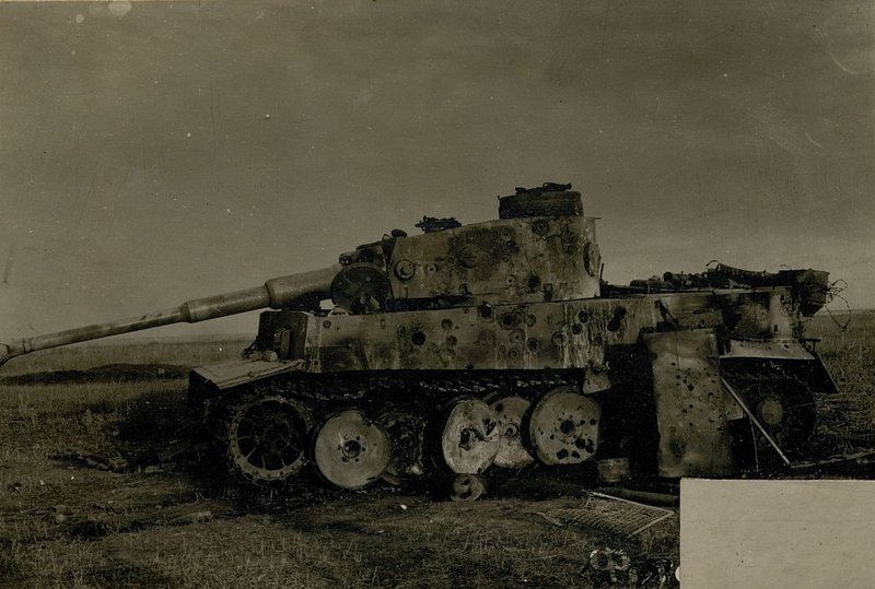 Image: German tank "Tiger", destroyed by artillery of the 2nd fighter division in the Teploe area