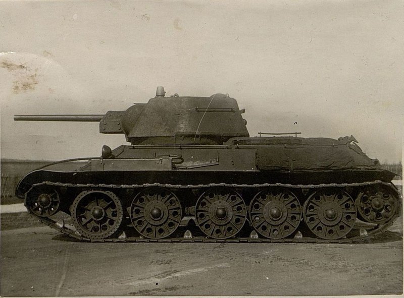 Фотография: Средний танк Т-34 (огнемётный)