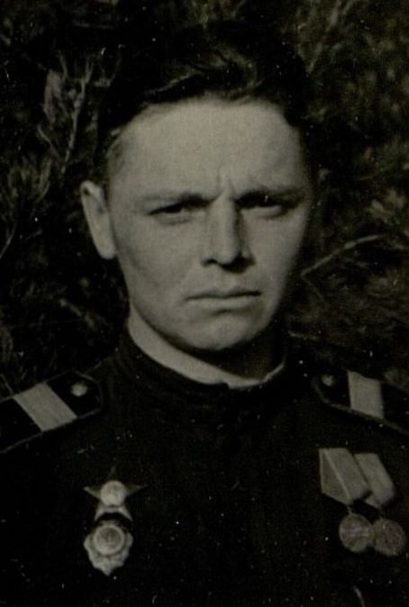 Фотография: старший сержант Гришин - Командир орудия