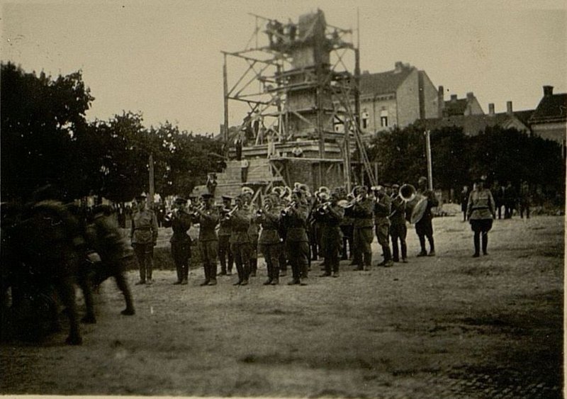 Фотография: Воинские почести павшим товарищам