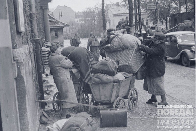 Жители г. Берлина возвращаются домой