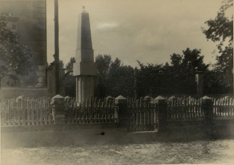 Фотография: г. Петервошара. Памятник-монумент на отд. братской могиле