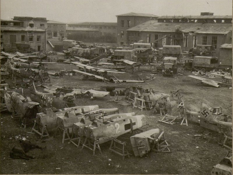 Фотография: В районе Хайлигенбайль наши войска захватили самолето-стрелкового батальонаочный завод