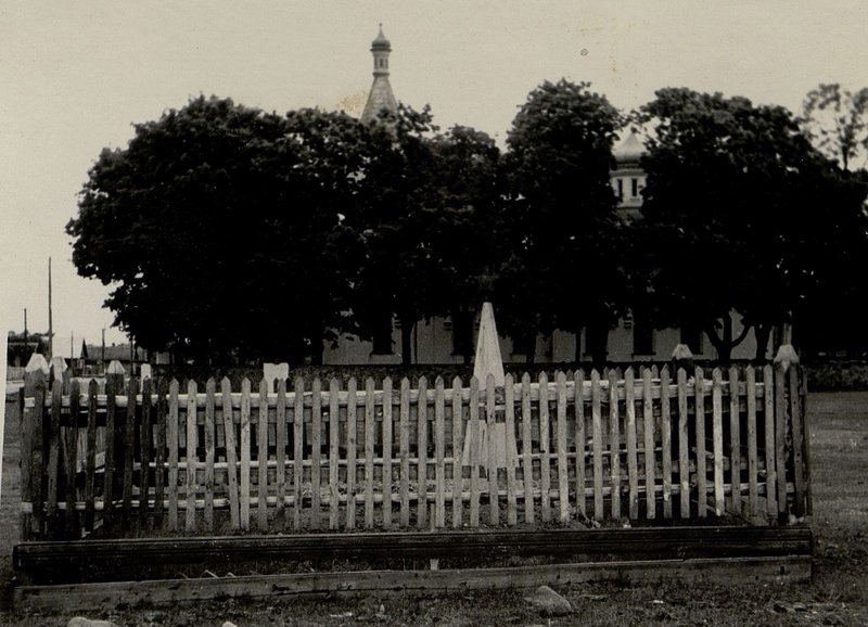 Image: Mass grave, BSSR, Grodno region, Mostovsky district, Peskovsky village council, Peski place, area south of the church