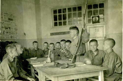 На военных занятиях в школе ФЗО № 24. 1938-1945 гг. ТАССР