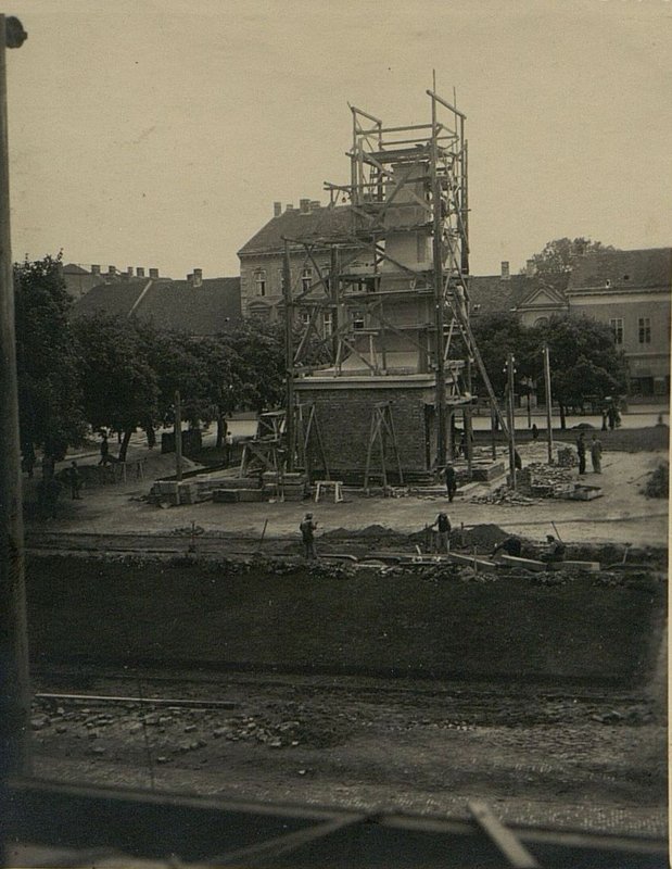 Фотография: Опалубка и рештовка памятника