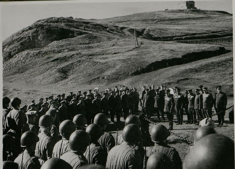 Фотография: Установление мемориальной доски у памятника русским воинам на Шипке