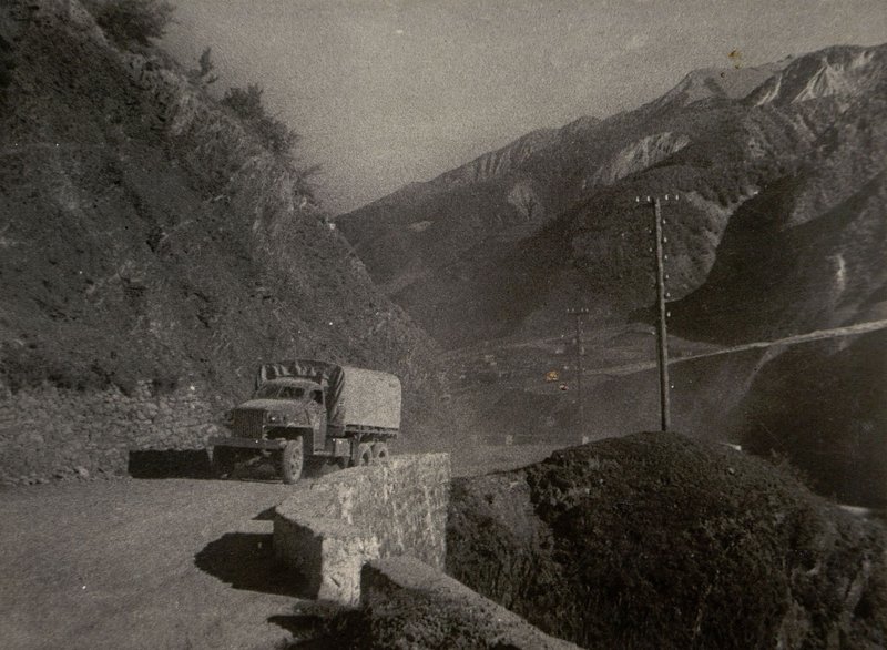 Фотография: Альбом "История 28 автомобильного полка, 1943-1944 гг."
