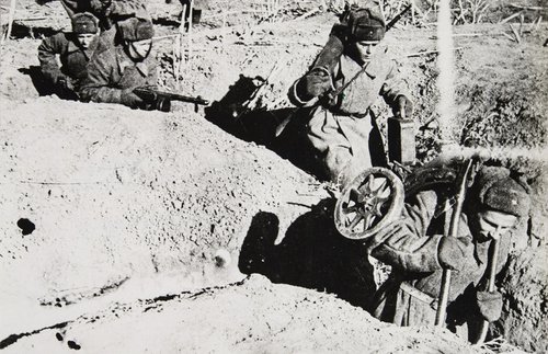 В районе Сталинграда. Пехотинцы занимают новый рубеж обороны