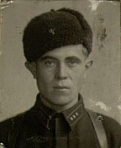 Фотография: Отважный и дерзкий командир батареи капитан Татарников Г.А., в боях за освобождение Севастополя тяжело ранен. За мужество и отвагу, проявленные в боях за Крым, награжден орденом Красное Знамя.