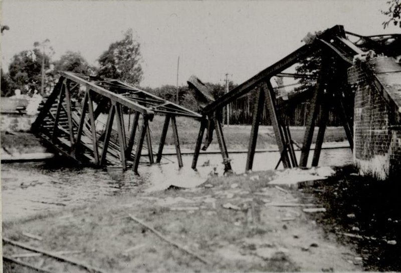 Image: Bridges destroyed by the enemy on the Oder-Spree canal